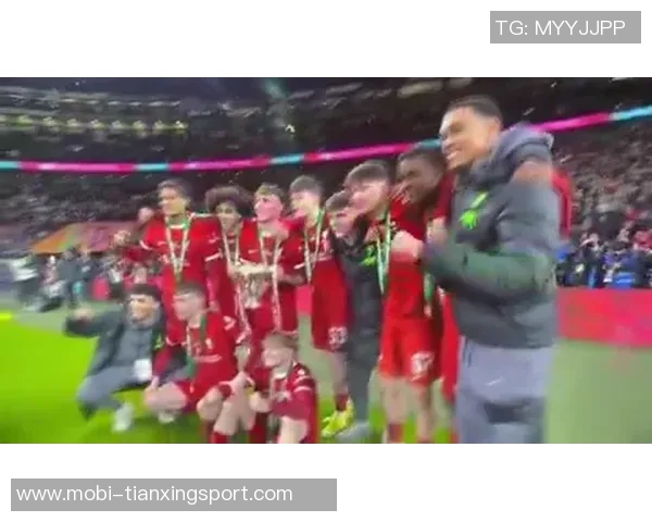 岳父大人因女儿颜值走红利物浦旧将祝福贴引发近400万点击热潮